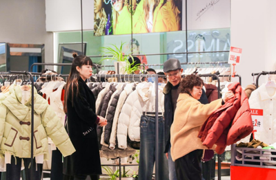 國風(fēng)系列走俏，漢口北品牌服裝城羽絨服迎銷售旺季