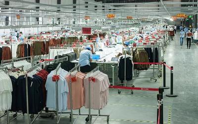 寒冬中的服裝廠 從“訂單接到手軟”到“開一家倒閉一家”，行業(yè)變革下的生存困境