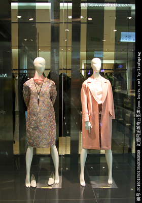 服裝零售行業(yè) 從實體商場到在線平臺的多元化生態(tài)